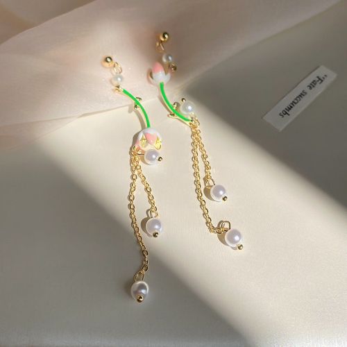 Asymmetric Pearl Flower Chandelier Earrings | HE8862